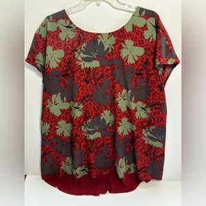 EVRI Women’s Floral Top short Sleeve with Buttons Down the Back size 1X